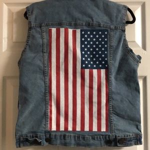 RAGS Short Sleeve Jean Jacket pockets in the front flag in the back Medium